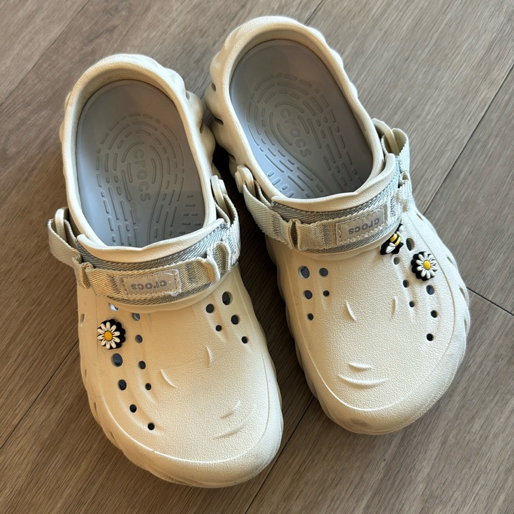 Crocs Echo Clog Beige/Sand Unisex fits like Men 40 M6W8 w/ Jibbitz Charms